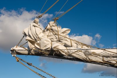Front sail