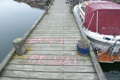 Warm welcome at Hus jetty