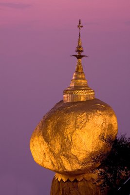 Kyaikhteyo. Golden Rock