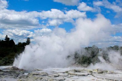 Largest geyser in the Southern hemisphere