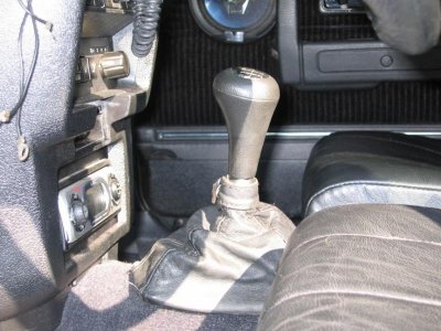 View of the original BMW style shifter( I changed it to the m47 style)