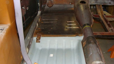 Fitting the left rear floor pan