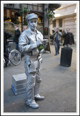 Statue man!
