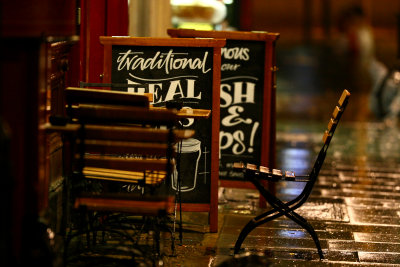 London scenes on a rainy evening with Canon 200 f/2