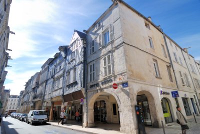 La Rochelle. The arcade streets