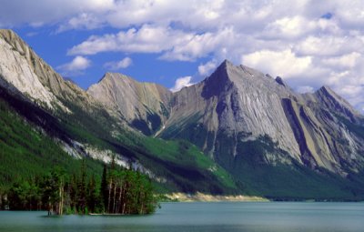 (SG35) Steeply dipping rocks of the Queen Elizabeth Range, Jasper National Park, Alberta, Canada