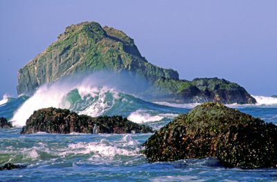 Plunging wave at Bandon, OR