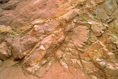 (STRA9) Non-conformity between Pennsylvanian Fountain Fm. and underlying Proterozoic metamorphic rocks, Red Rocks Park, CO