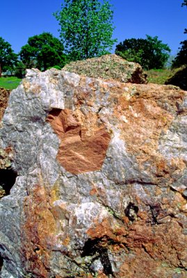 (IG70) Pegmatite with large K-feldspar crystals surrounded by quartz, Lake Buchanan Dam, TX