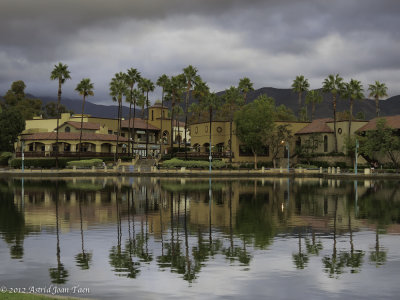 Shopping area at the lake