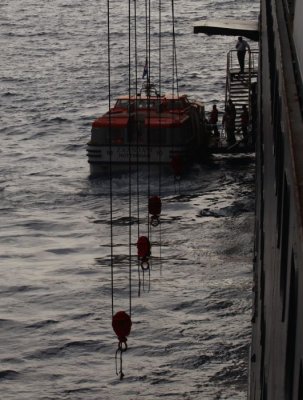 Tendering operation at Kona