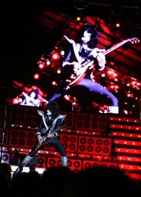 Tommy Thayer the star of the SHOW