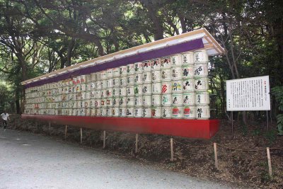 Sake casks donated for special occasions