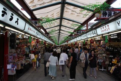Shops in the walkway to the Sensoji Temple