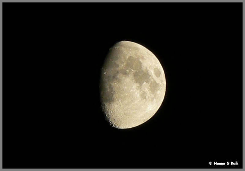 P1420584 Moon 17 october 2010.jpg