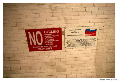 Pedestrian tunnel under the Tamigi