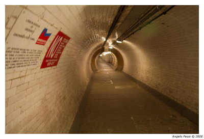 Pedestrian tunnel under the Tamigi