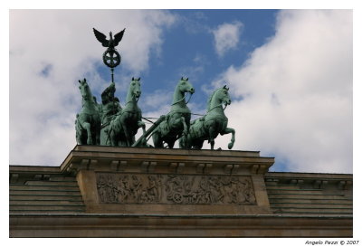 Zoom on Brandenburg Gate