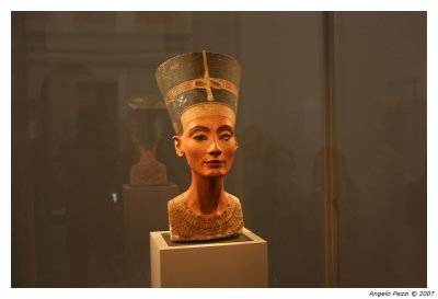 Bust of Nefertiti, Altes Museum