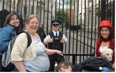 Sunday Downing Street cop smiles for me 01.JPG