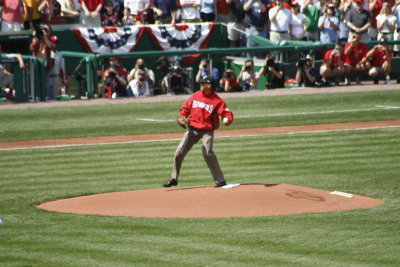 Obama throws out the 1st pitch