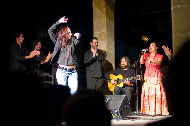 Isabel Bayón, bailaora; Jesús Torres, tocaor de guitarra; Encarna Anillo, cantaora