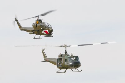UH1 AH1 1.JPG
