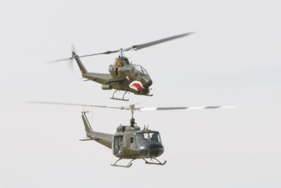 UH1 AH1 2.JPG