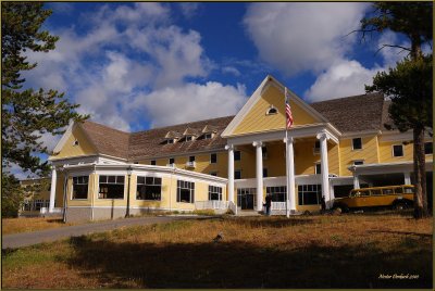 17- Lake Yellowstone Hotel