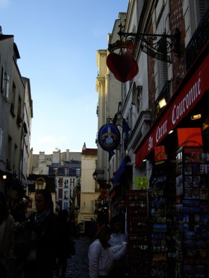 hi ha detalls a Montmartre que el fan ser genial, amb carcter... s clar que desprs sempre hi ha les botiguetes per guiris...
