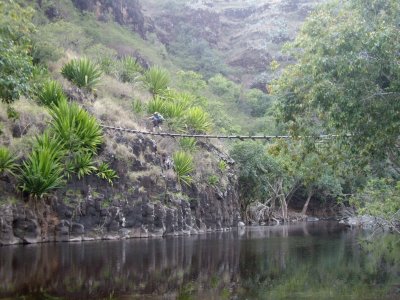 sort que en algún lloc hi havia pont però quina tela de pont... algú l'ha usat els últims anys!!! jo pensava que queia a l'aigua