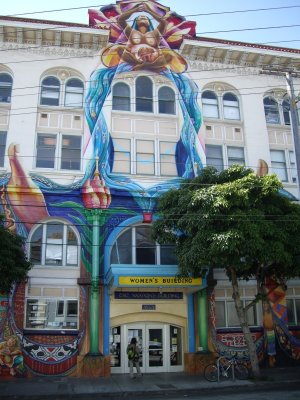 un centre de dones ple de murals i activitats, uau!