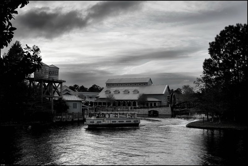 B & W  New Orleans Riverside