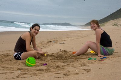 Rox and Dushanka building sandcastles