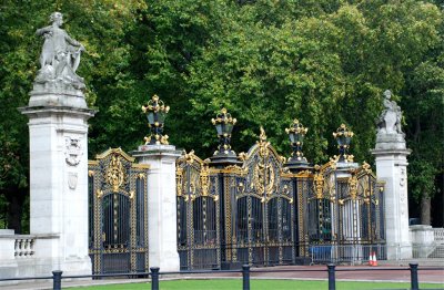 London Gates to Green Park neat Buckingham Palace
