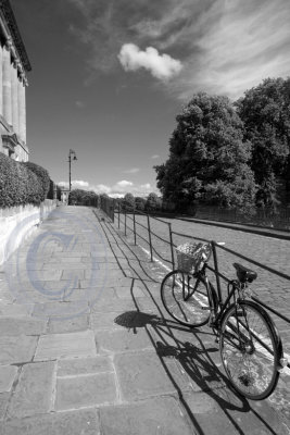 2311-Royal Crescent: chained bike
