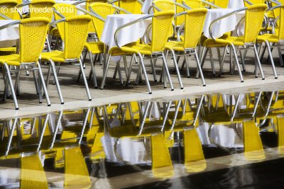 OH106-the yellow chairs of St Mark's Square