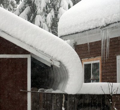 Another interesting roof snow formation