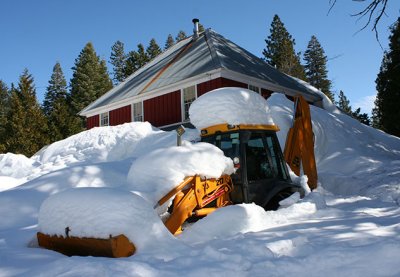 Inskip Hotel and idle tractor