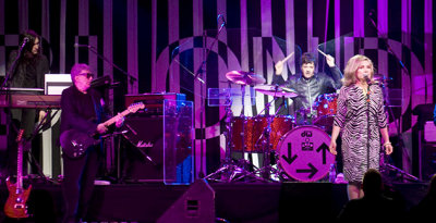 Matt Katz-Bohen on keys, (l-r) Stein, Clem Burke on drums, Harry