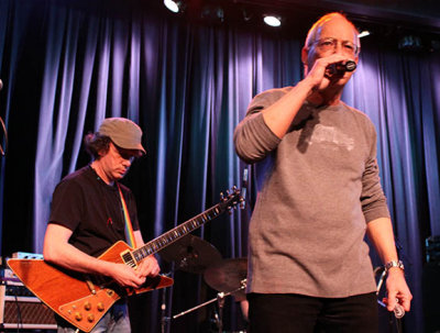 Big Room GM Bob Littell introduces the band