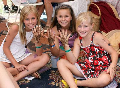 Henna hands