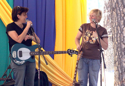The Bluehouse, from Australia: Jacqui Walter (left) and Bernadette Carroll, Oak Tree Stage