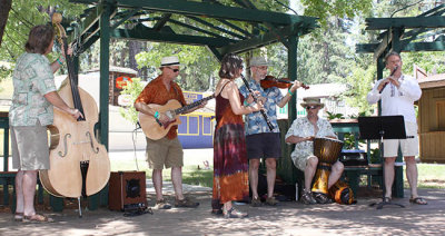 Troika folk musicians