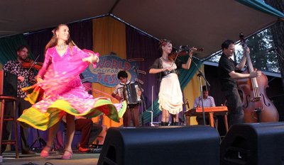 Fishtank Ensemble with guest dancer