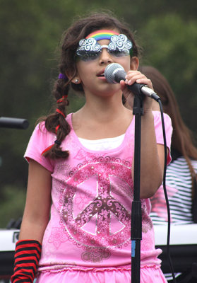 PeaceOuts lead singer and trend setter