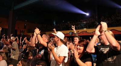 Feather Falls Casino crowd