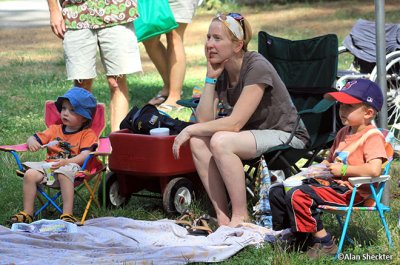 Mom and kids watching at the Sierra Stage