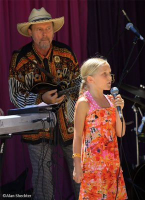 Joe Craven accompanies Hattie Craven on a Supremes' song, Pine Tree Stage