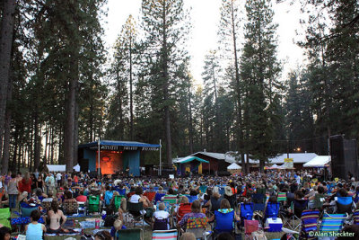 Keb' Mo', Meadow Stage, from a distance